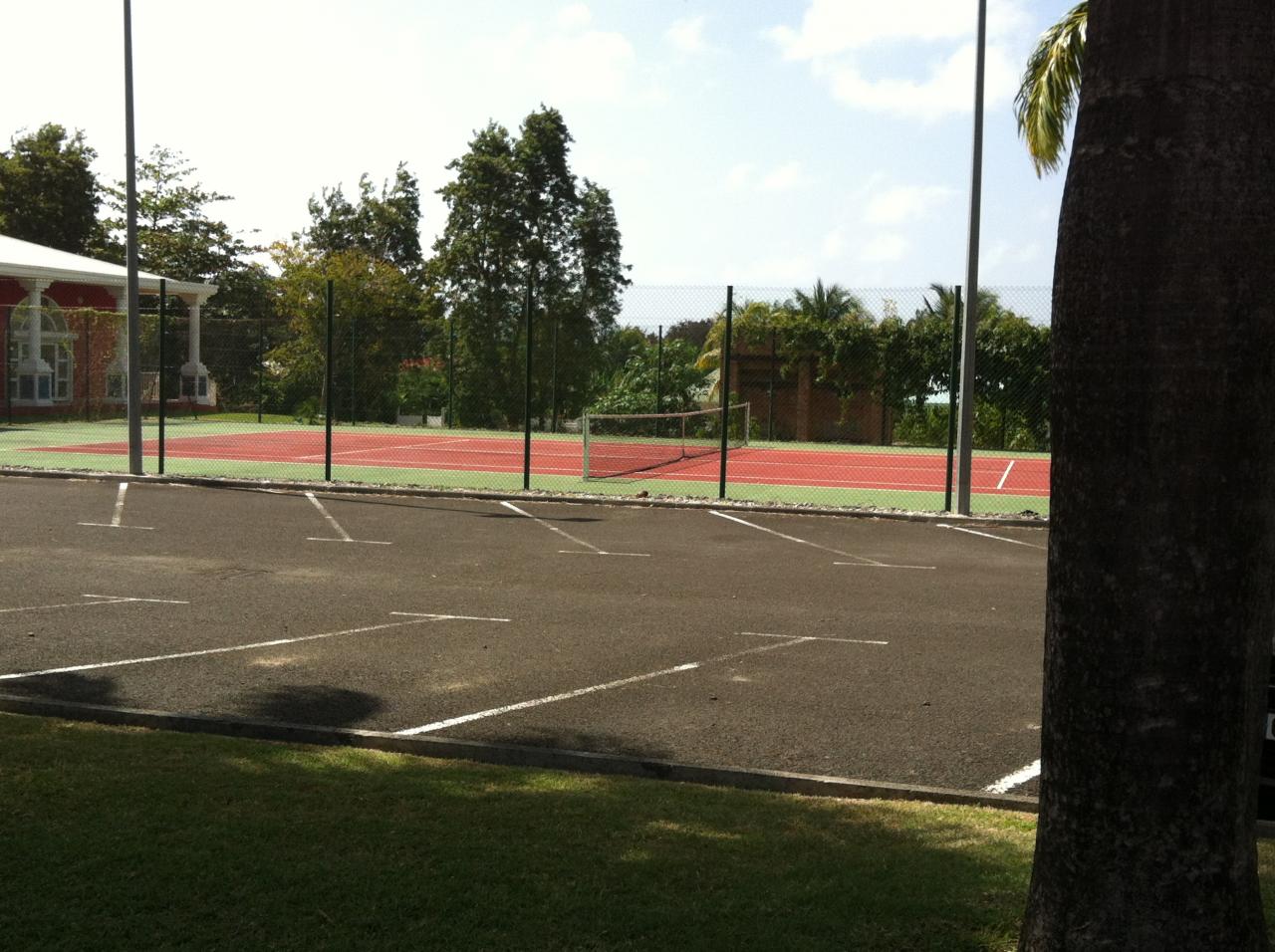 Le cour de tennis